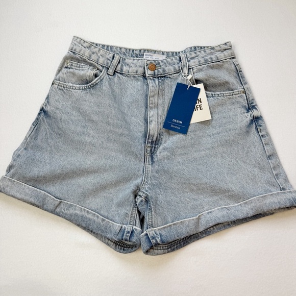 Bershka Denim Women's Light Blue High Waisted Rolled Cuff Shorts size 10 - Picture 10 of 12